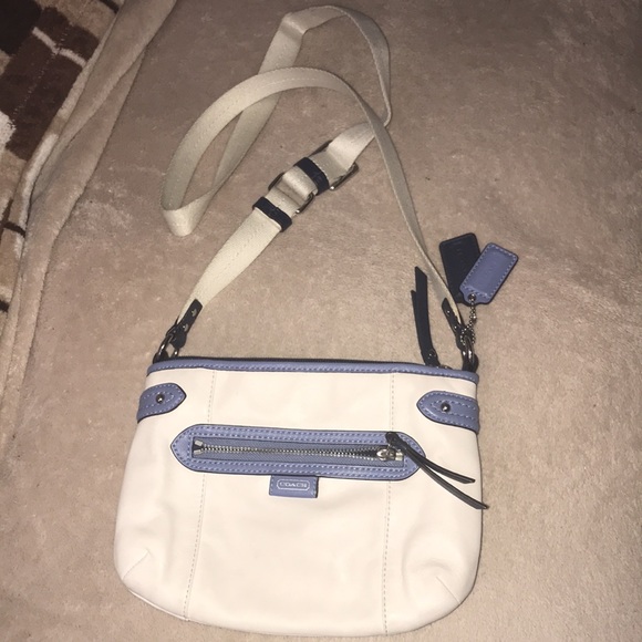 Coach leather swing pack white with light and dark blue trim silver hardware ๐โญ๏ธ - Picture 5 of 13